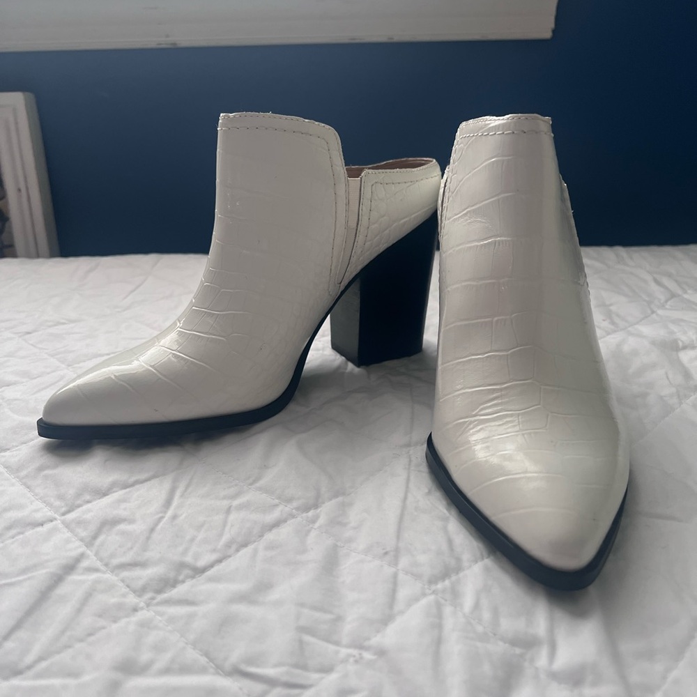 aldo white ankle slip on boot size 8 - Picture 3 of 3